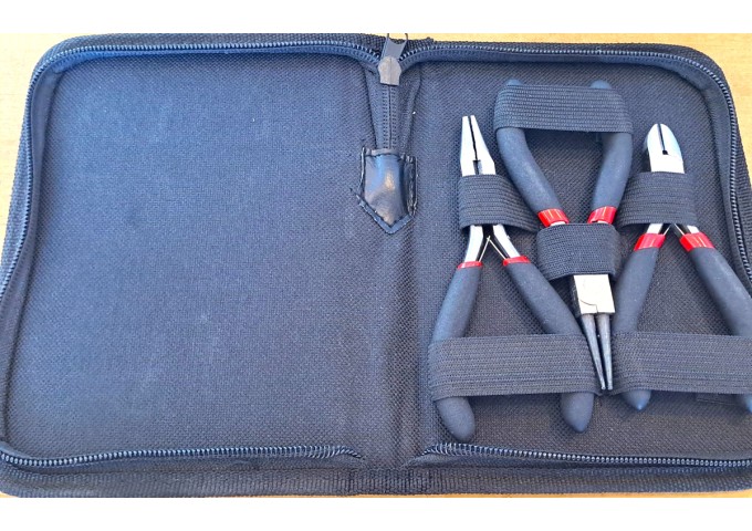 Set de 3 pinces de précision dans un étui pièce